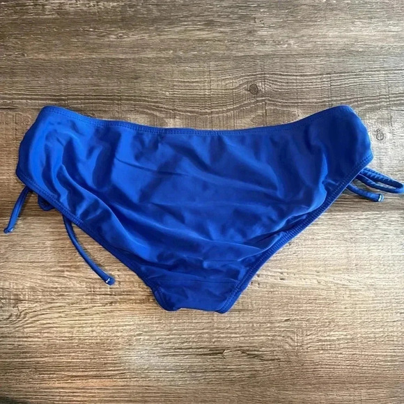 Low fit bikini bottom - Picture 1 of 3